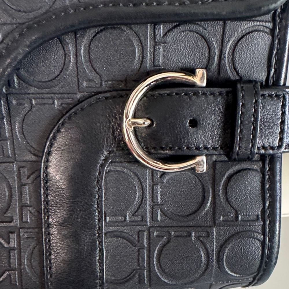 Salvatore Ferragamo Vintage Logo-Embossed Leather Shoulder Bag – Black - Picture 4 of 12